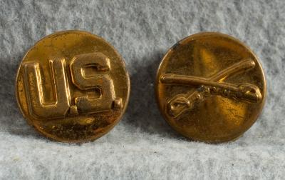 WWII Cavalry & US Collar Disk 