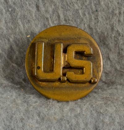 SOLD Archive Area-- WWII US Enlisted Collar Disc Screw Back