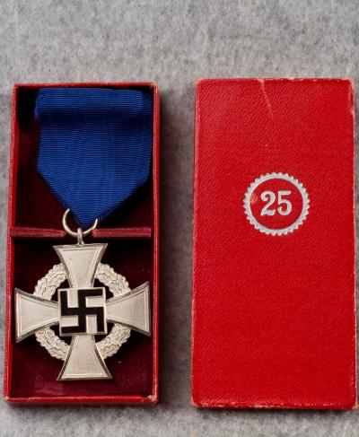 Cased 25 Year Faithful Service Medal 