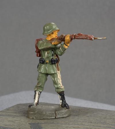 WWI German Toy Soldier Rifleman Duro