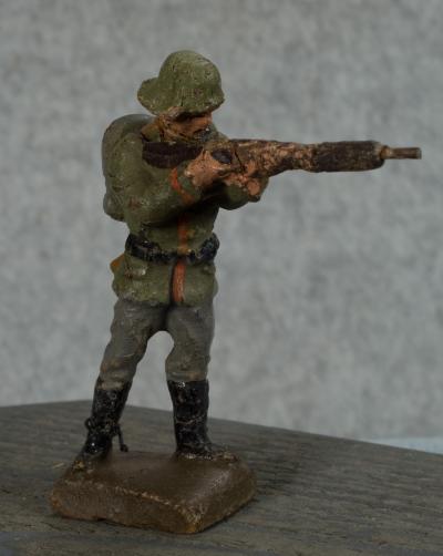 WWI German Firing.Toy Soldier Lionel