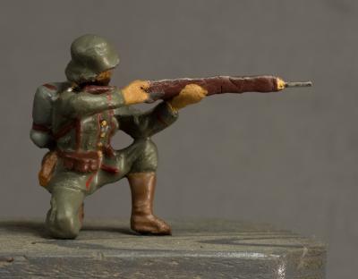 WWI German Kneeling Soldier 