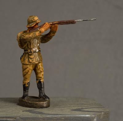 WWI German Toy Soldier Rifleman 