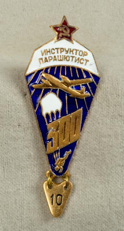 Soviet Russian USSR Parachutist Instructor Badge
