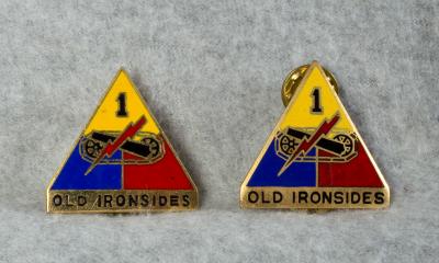DUI DI Crest Pin US Army 1st Armored Division Pair