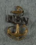 WWII era USN Navy Fouled Anchor Cap Badge Device 